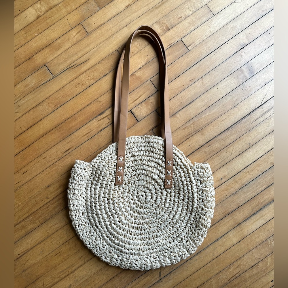 Straw Beach Circle Tote Bag - Picture 3 of 5